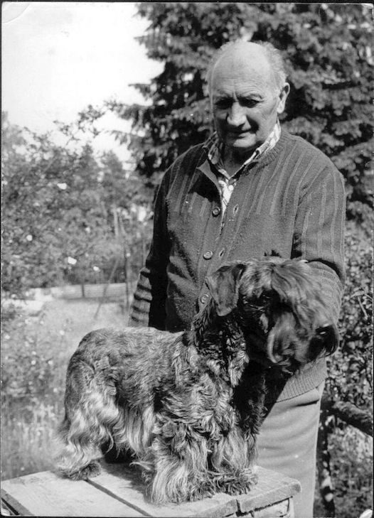 František Horák, tvorca plemena, so svojím českým teriérom